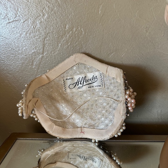 ROYAL 1950s\' PALE YELLOW VELVET COCKTAIL HAT + PEARLS & BEADS main image 7